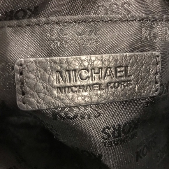 Authentic Michael by Michael Kors Signature Clutch - Picture 4 of 6